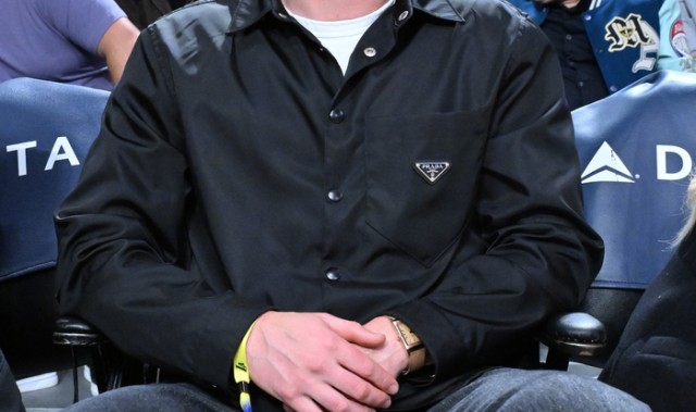 耀世娱乐平台-尼古拉斯·霍尔特现身2026年湖人vs骑士比赛现场|Nicholas Hoult|LAKERS_新浪娱乐_新浪新闻